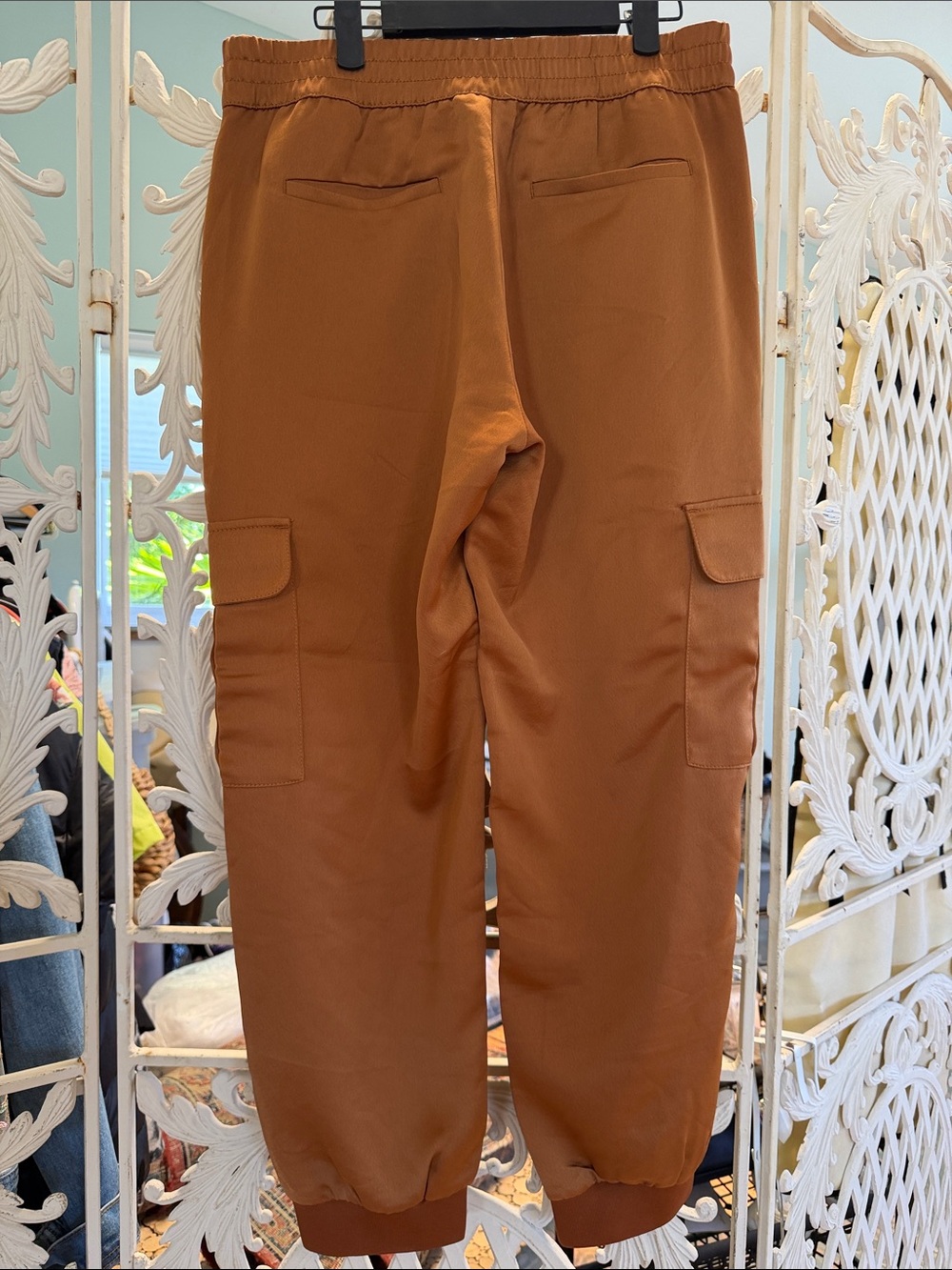 Banana Republic Woman’s Cargo Jogger Pants in Rust - Picture 7 of 8